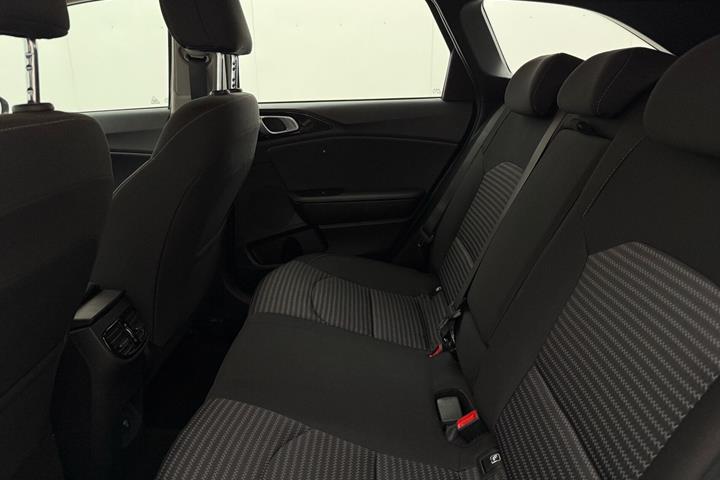 Hvid Kia Ceed fra 2023