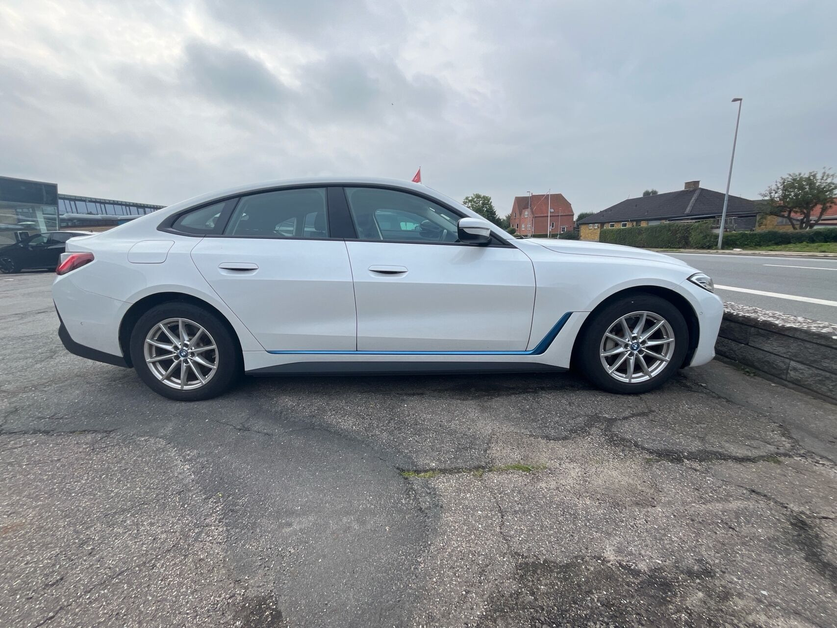 Hvid BMW i4 fra 2022
