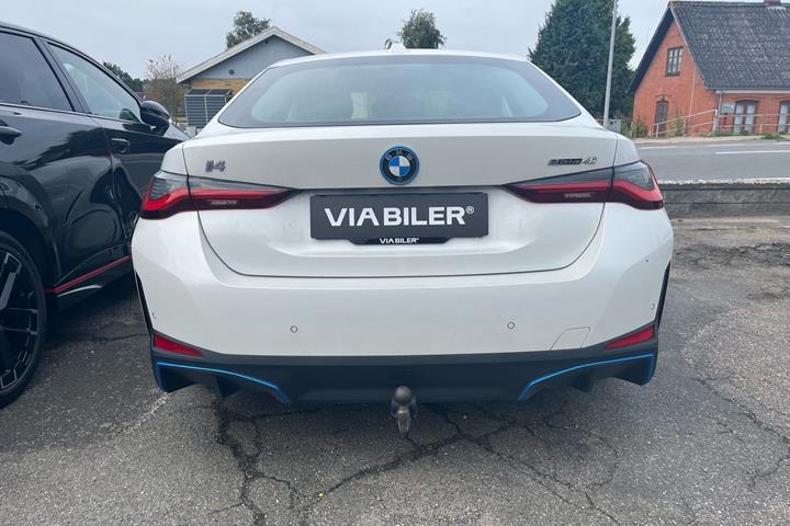 Hvid BMW i4 fra 2022