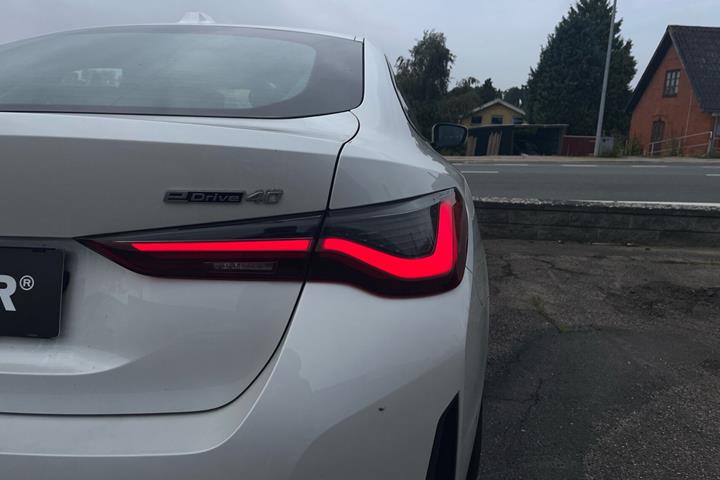 Hvid BMW i4 fra 2022