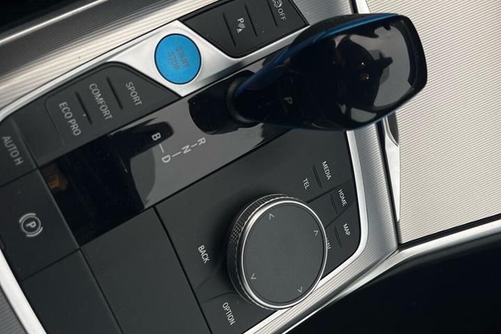 Hvid BMW i4 fra 2022