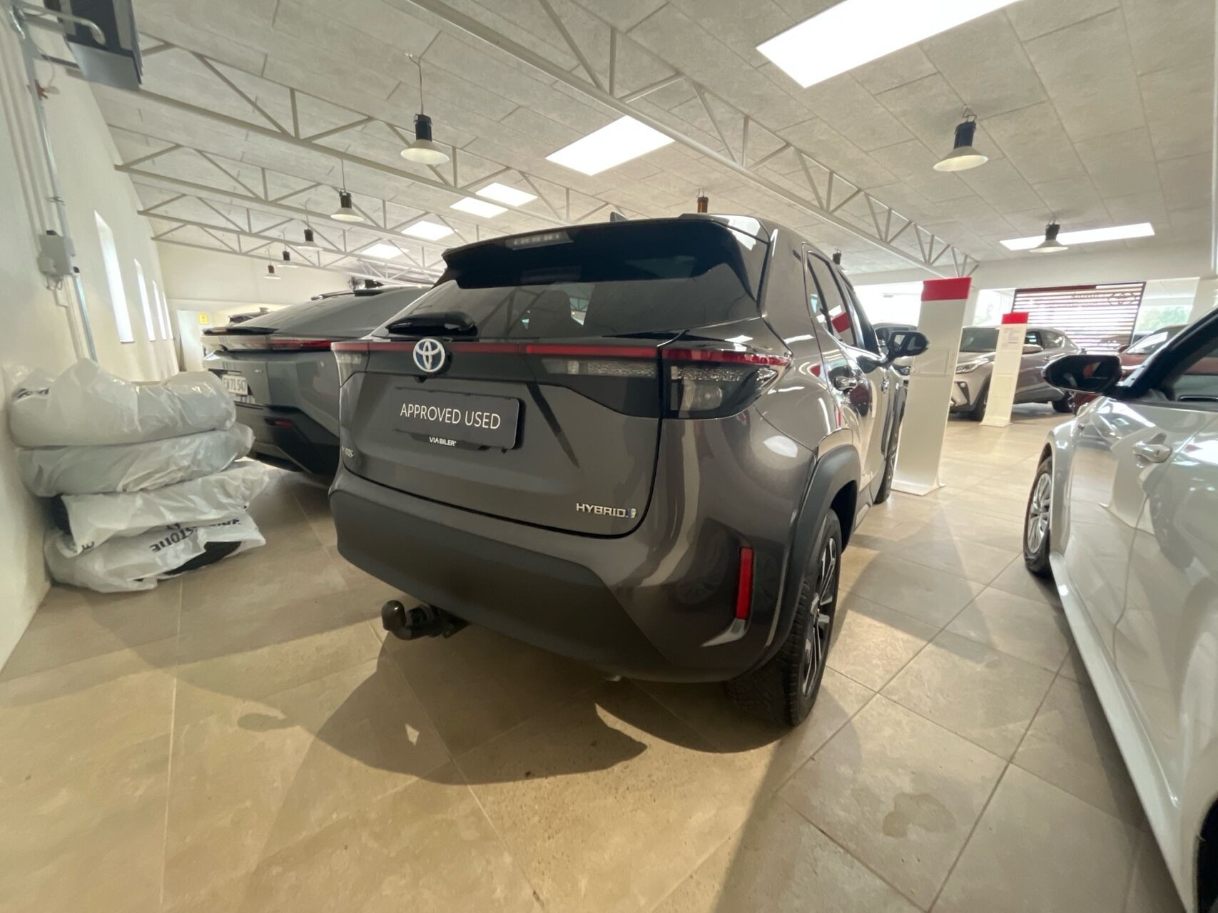 Grå Toyota Yaris Cross fra 2021