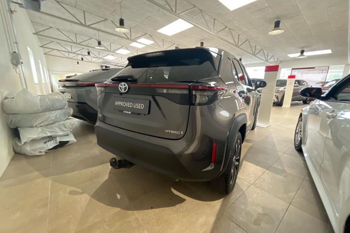 Grå Toyota Yaris Cross fra 2021