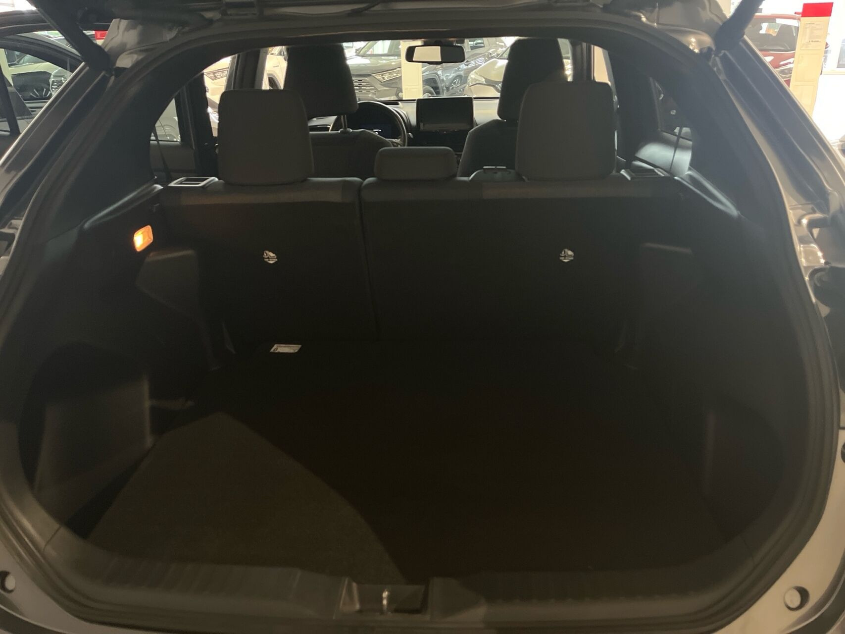 Grå Toyota Yaris Cross fra 2021