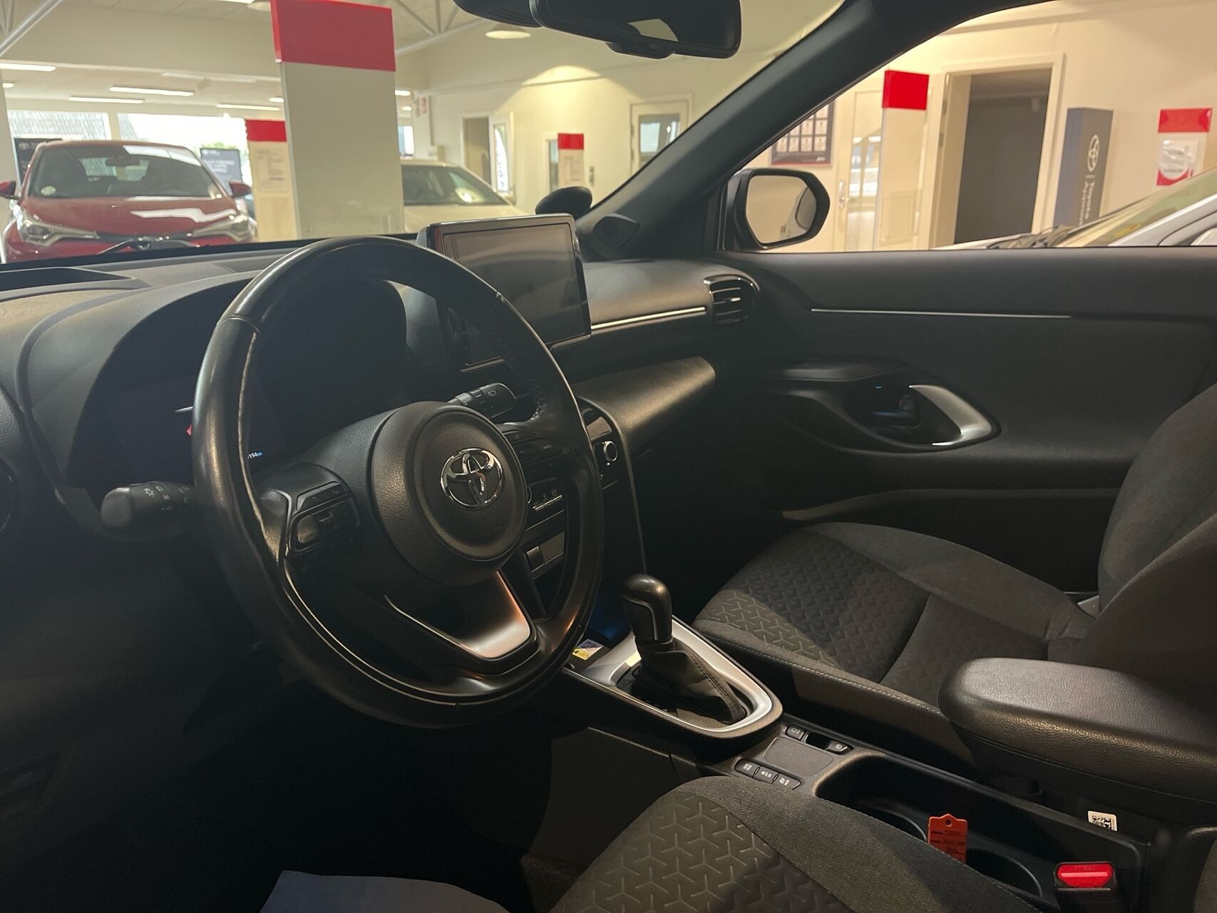 Grå Toyota Yaris Cross fra 2021