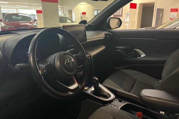 Grå Toyota Yaris Cross fra 2021