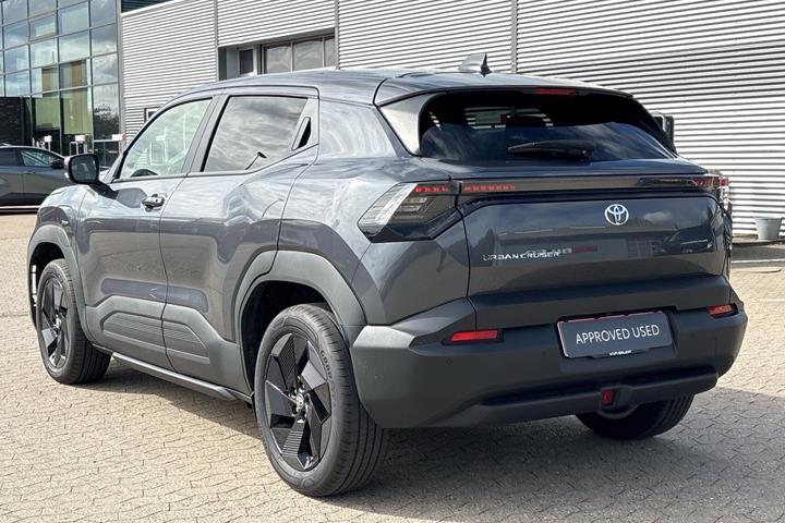 Grå Toyota Urban Cruiser SUV fra 2026
