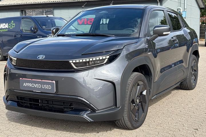 Grå Toyota Urban Cruiser SUV fra 2026