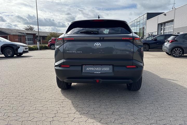 Grå Toyota Urban Cruiser SUV fra 2026