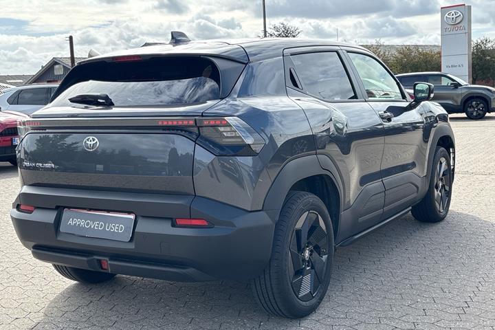 Grå Toyota Urban Cruiser SUV fra 2026