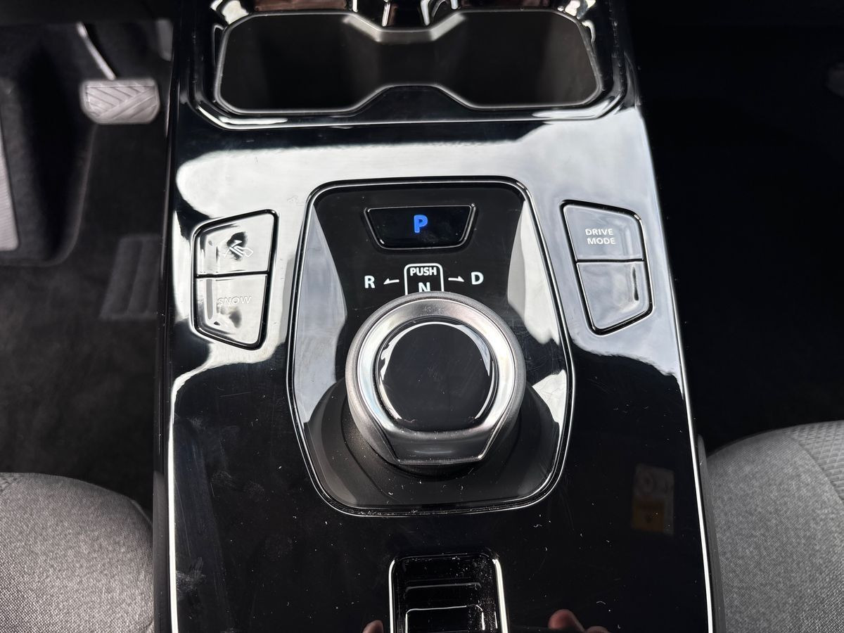 Grå Toyota Urban Cruiser SUV fra 2026