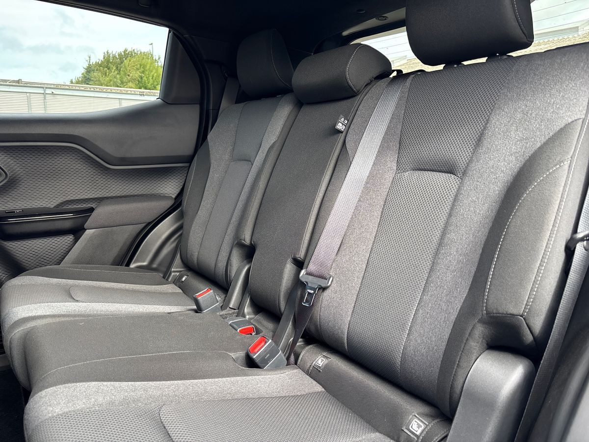 Grå Toyota Urban Cruiser SUV fra 2026