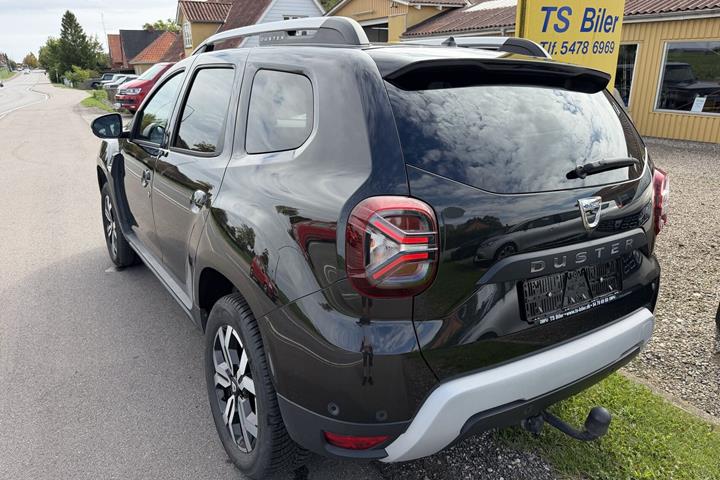 Sort Dacia Duster fra 2022