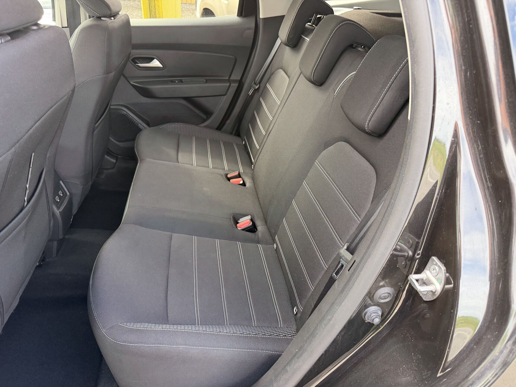 Sort Dacia Duster fra 2022