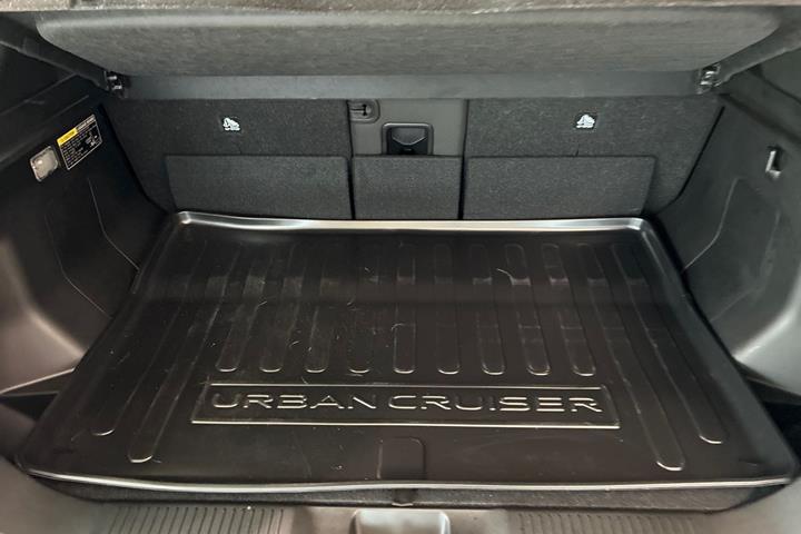 Sort Toyota Urban Cruiser fra 2026