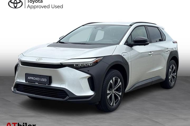 Sølv Toyota BZ4X fra 2025