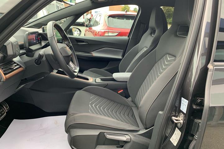 Grå Cupra Born fra 2024
