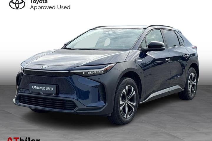 Blå Toyota BZ4X fra 2023