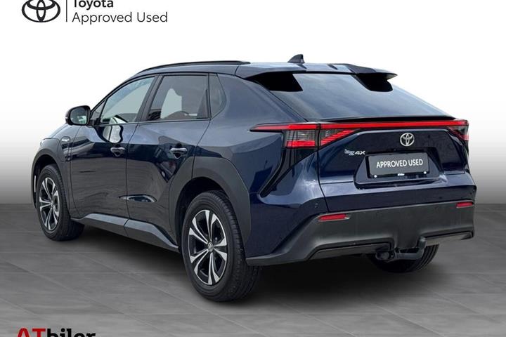 Blå Toyota BZ4X fra 2023