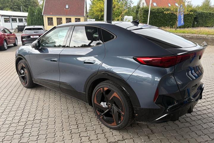 Blå Cupra Tavascan fra 2025
