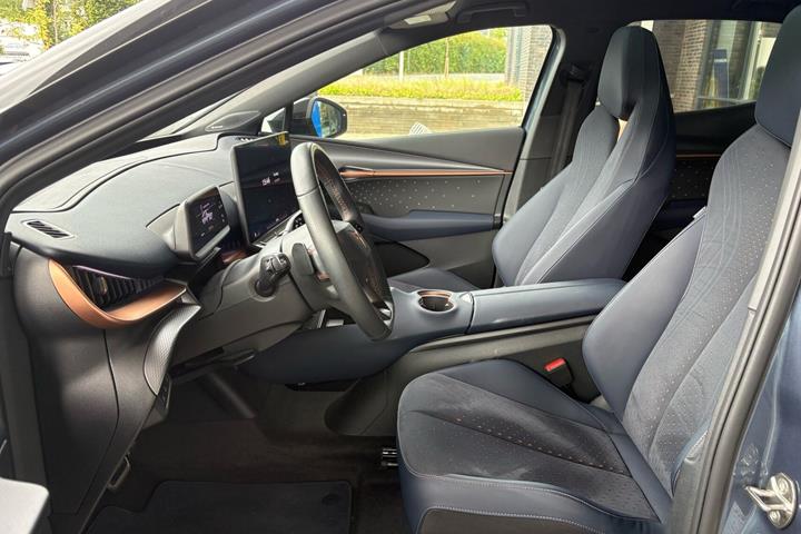 Blå Cupra Tavascan fra 2025