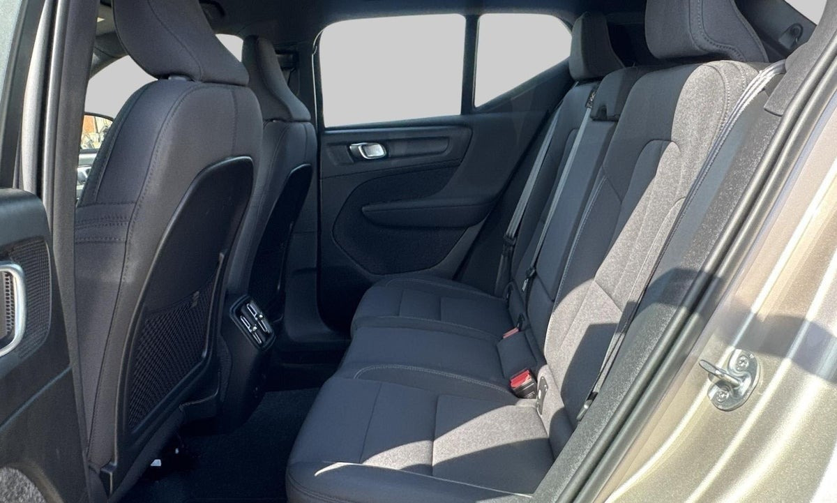 Orange Volvo XC40 fra 2024