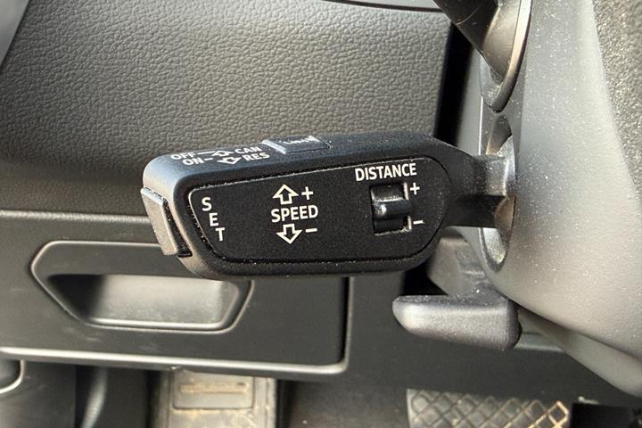 Grå Audi A6 fra 2019