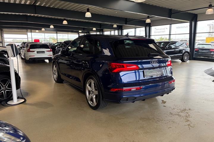Blå Audi SQ5 fra 2018