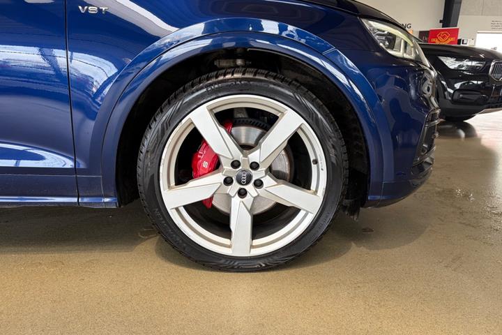 Blå Audi SQ5 fra 2018