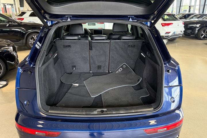 Blå Audi SQ5 fra 2018