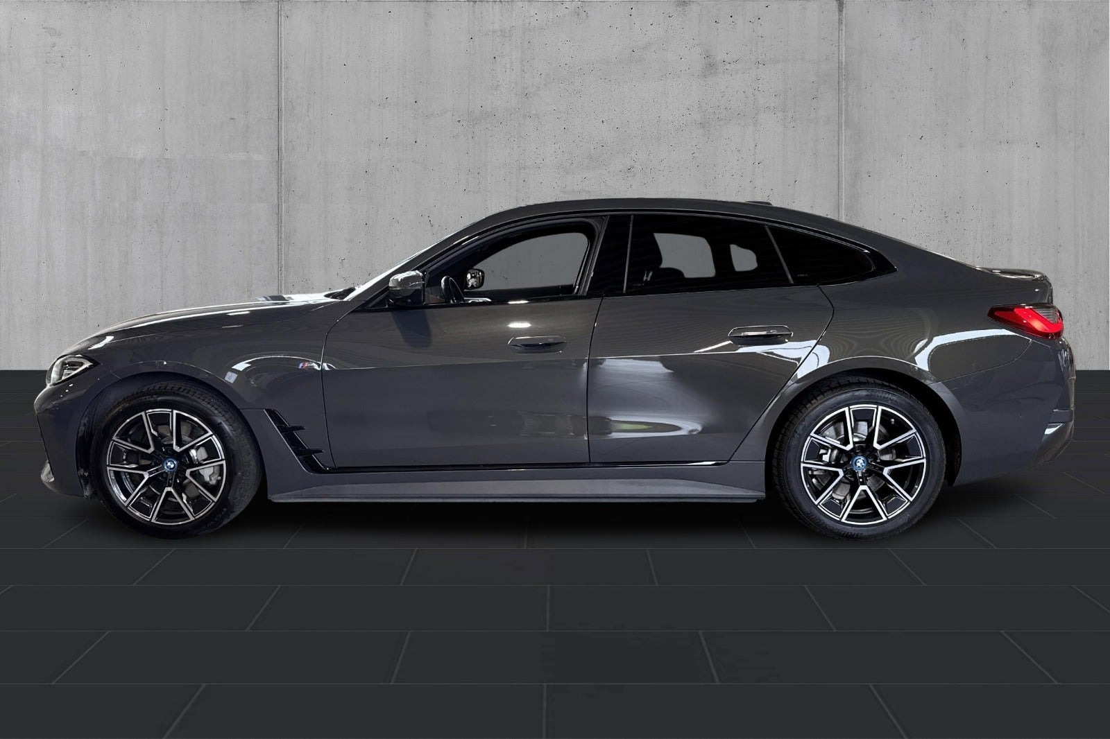 Grå BMW i4 fra 2022