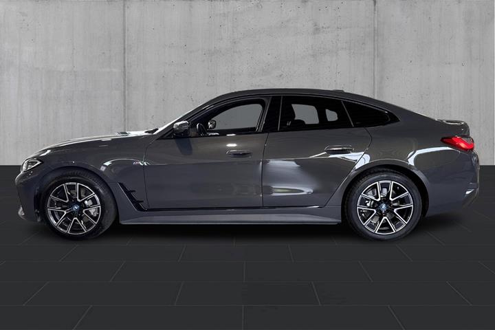 Grå BMW i4 fra 2022