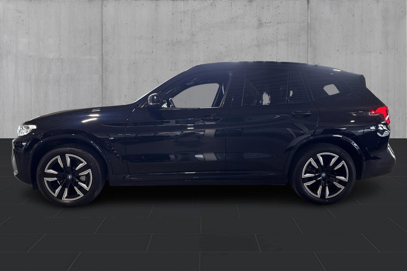 Sort BMW iX3 fra 2023