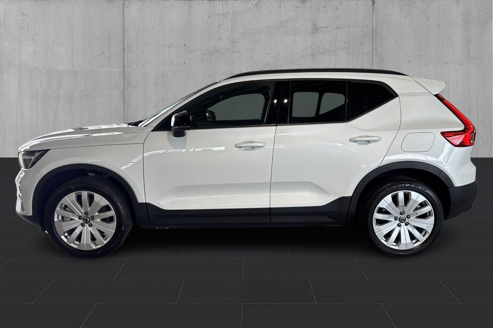 Hvid Volvo EX40 fra 2024