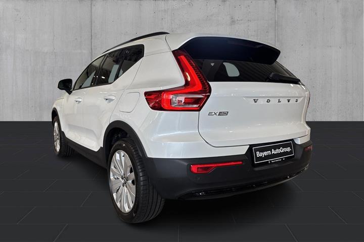 Hvid Volvo EX40 fra 2024