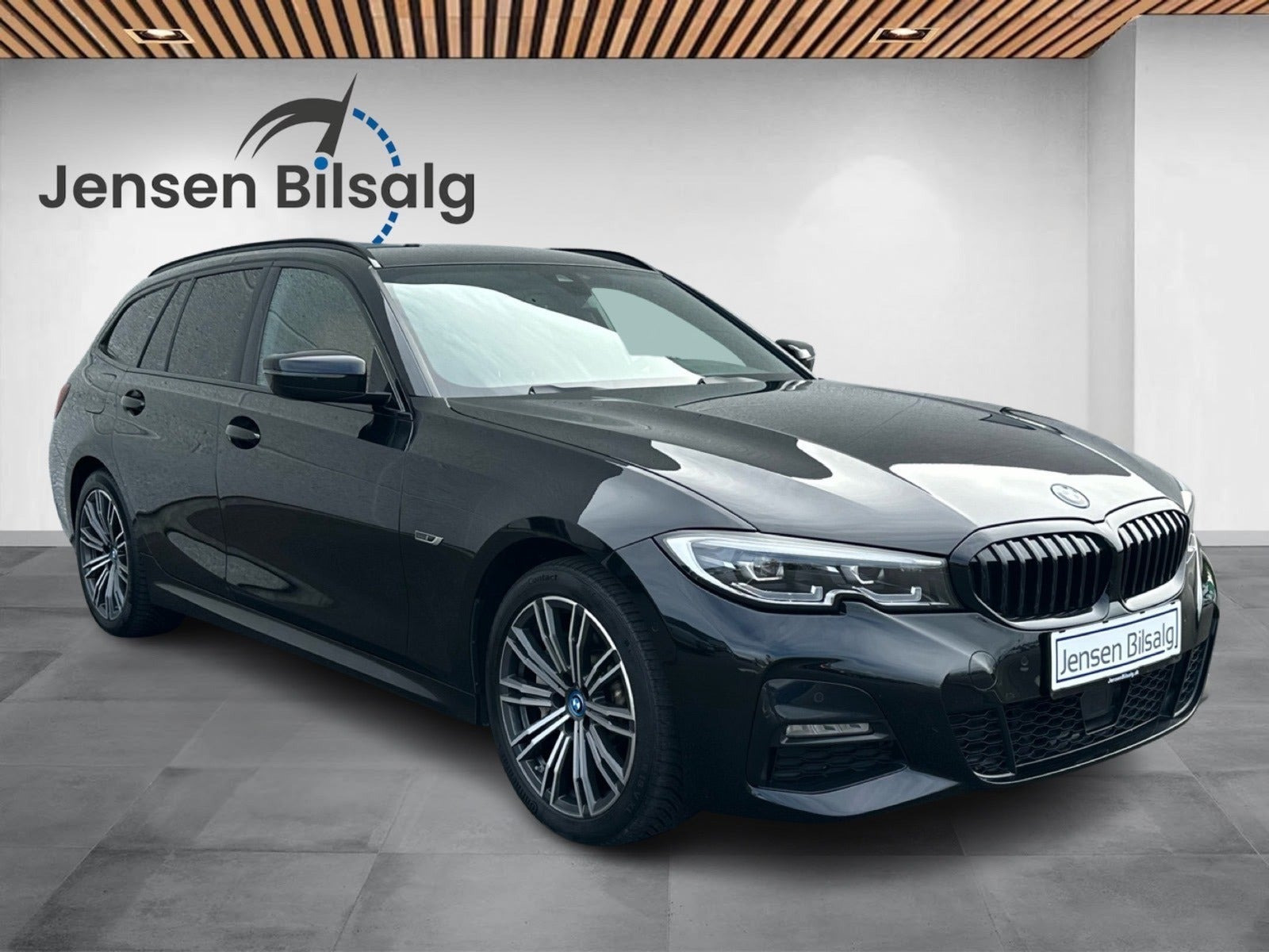 Grøn BMW 330e fra 2022