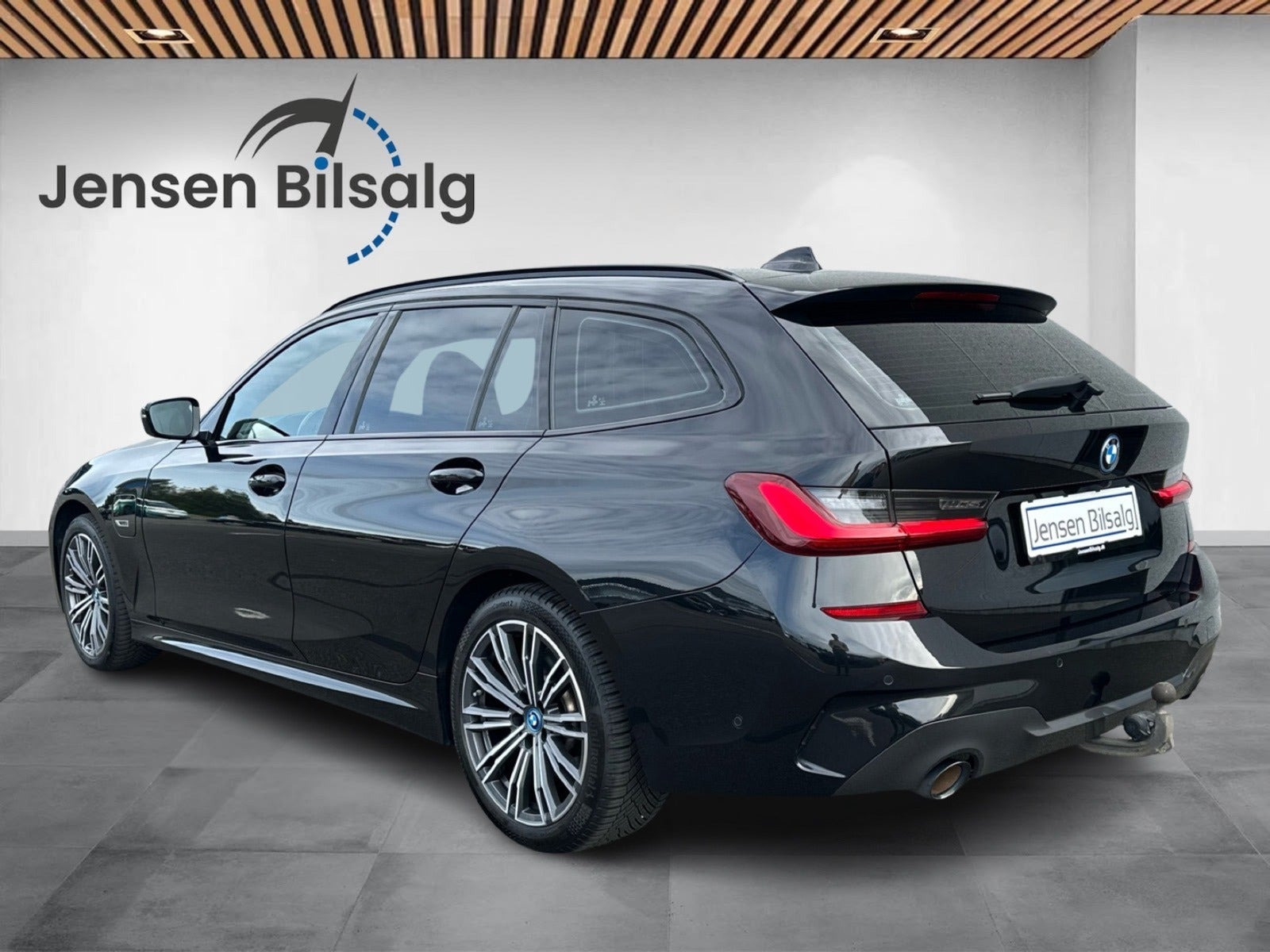 Grøn BMW 330e fra 2022