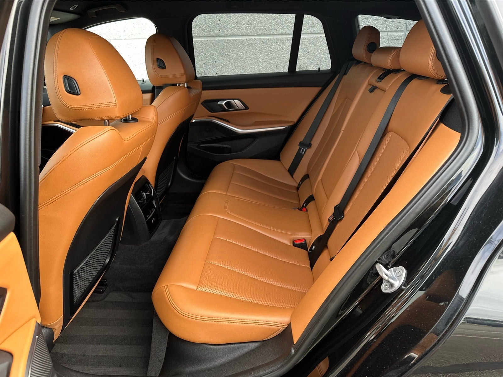 Grøn BMW 330e fra 2022