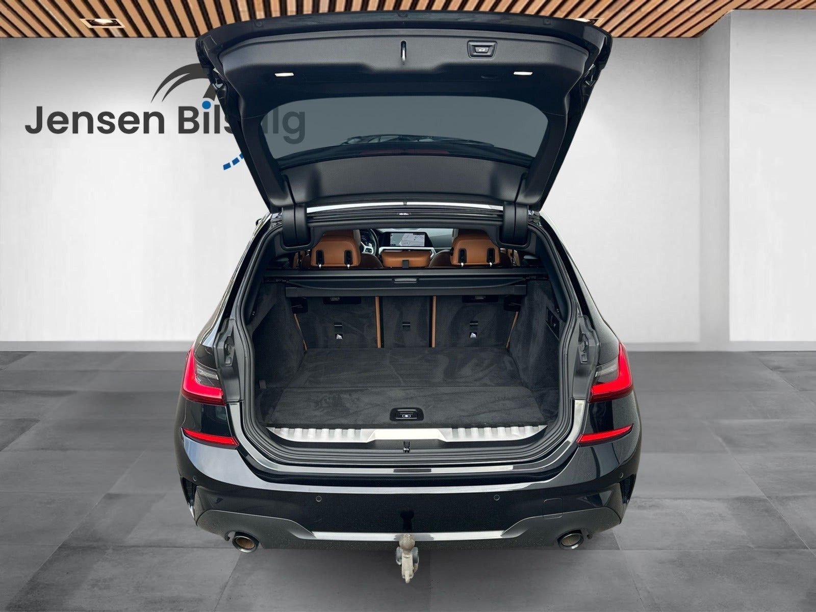 Grøn BMW 330e fra 2022