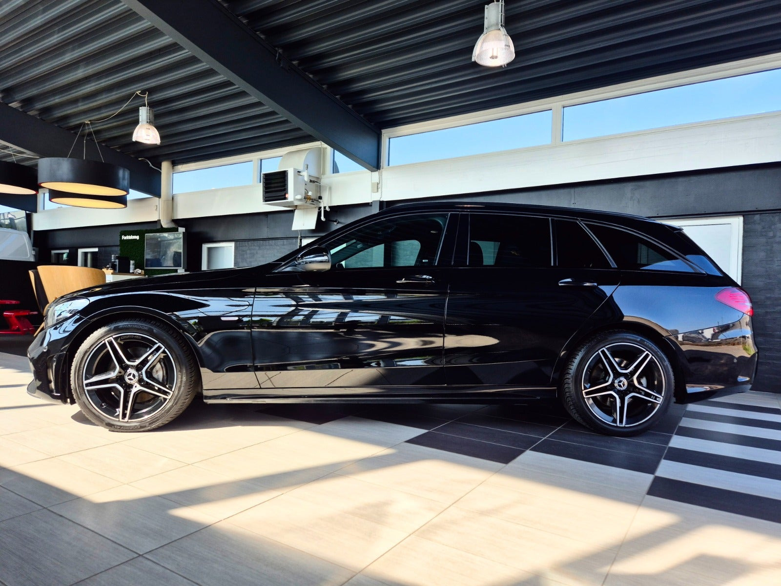 Sort Mercedes C220 d fra 2021