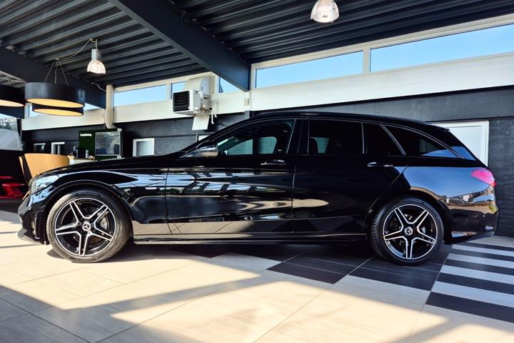 Sort Mercedes C220 d fra 2021