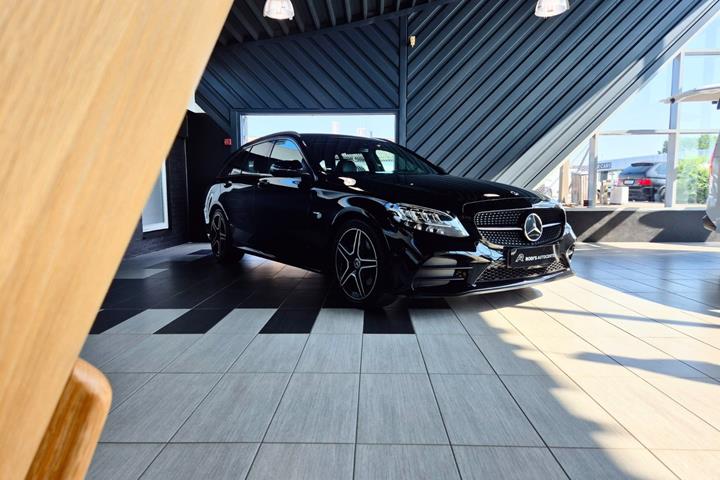 Sort Mercedes C220 d fra 2021