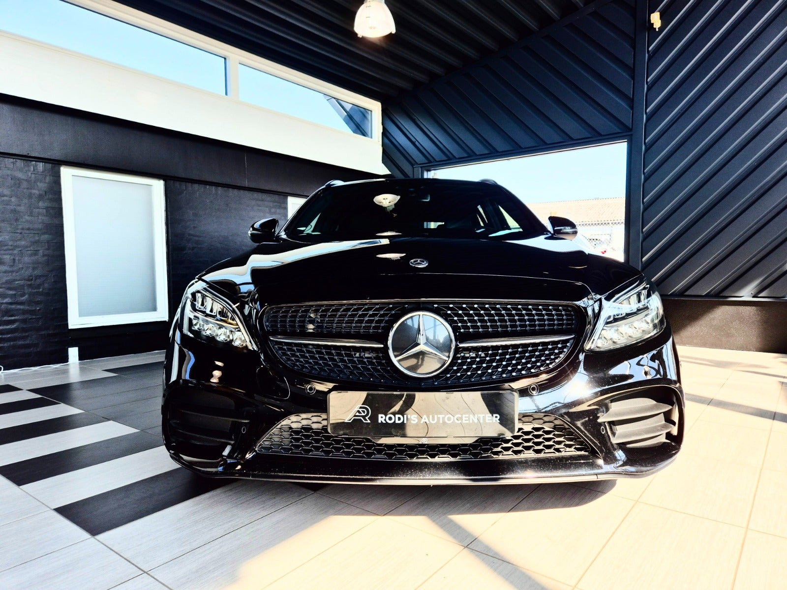 Sort Mercedes C220 d fra 2021