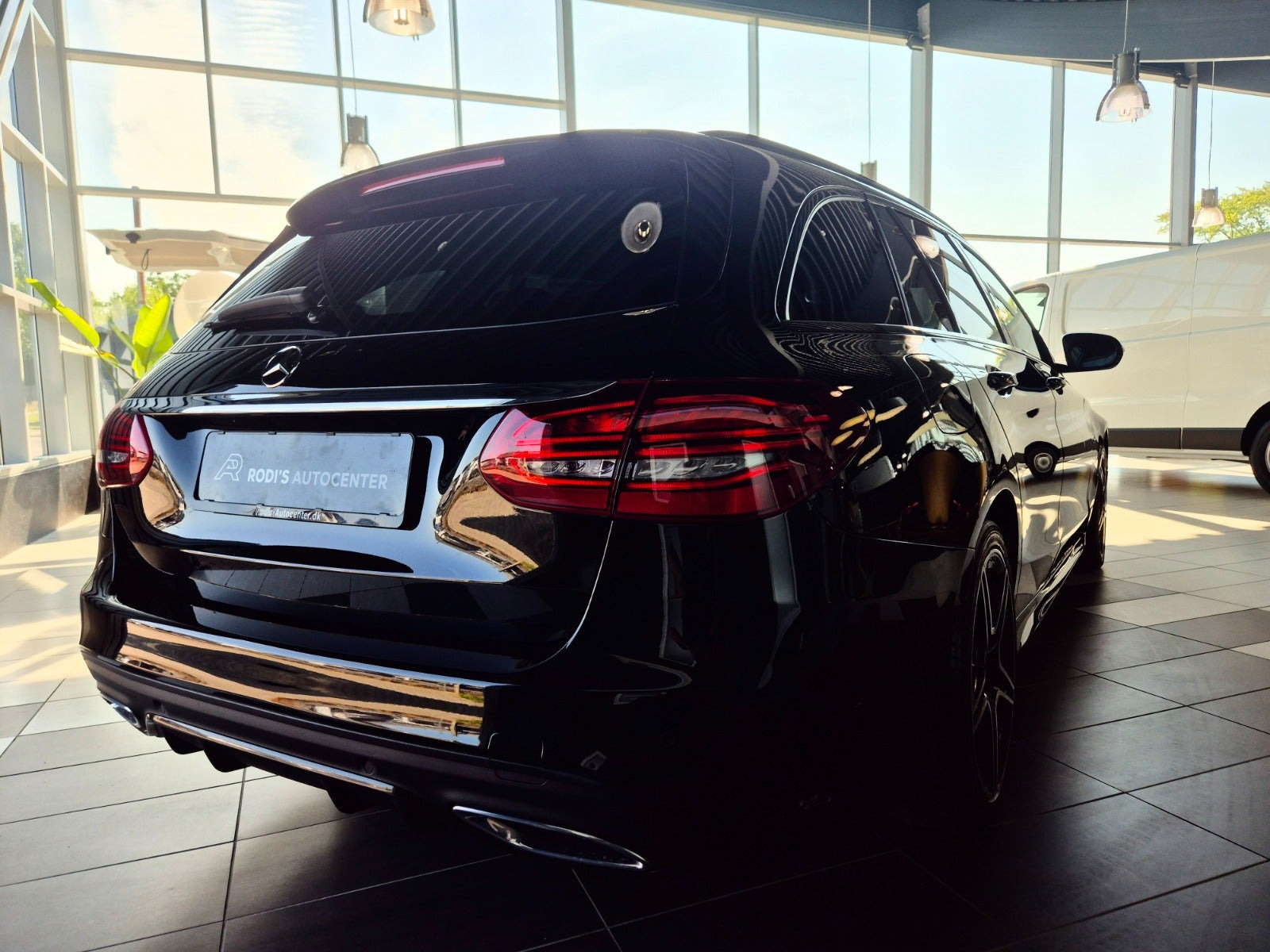 Sort Mercedes C220 d fra 2021