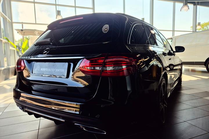 Sort Mercedes C220 d fra 2021