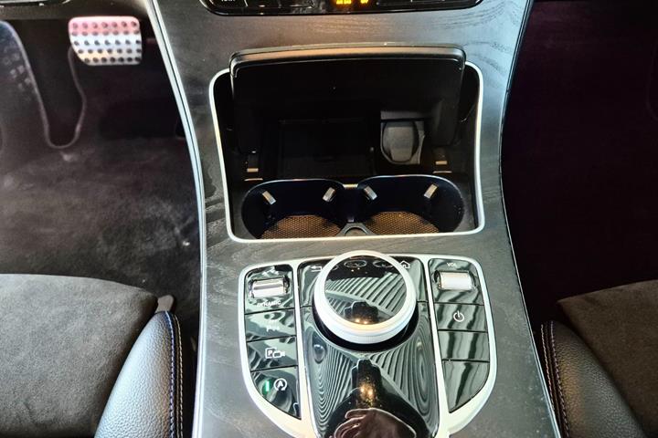 Sort Mercedes C220 d fra 2021