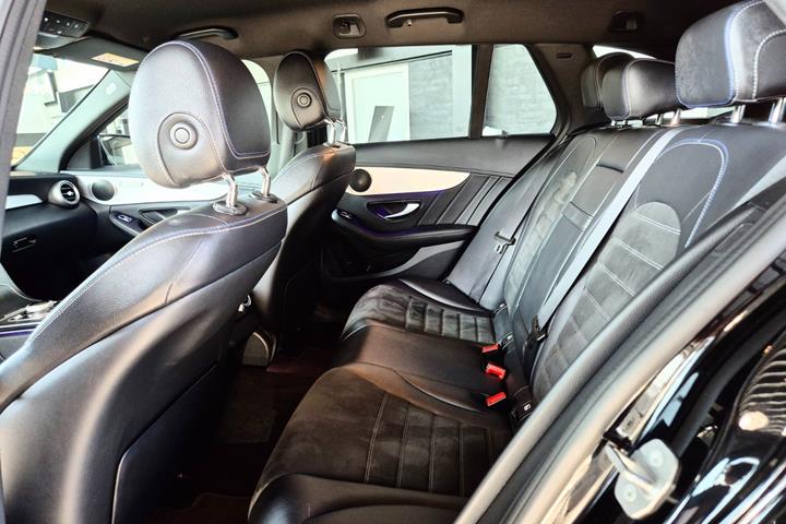 Sort Mercedes C220 d fra 2021