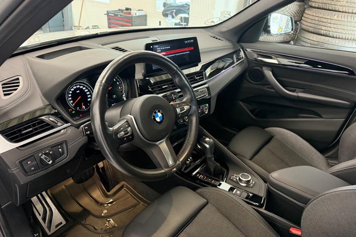 Hvid BMW X1 fra 2021