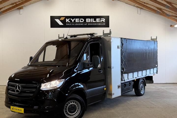 Sort Mercedes Sprinter 319 fra 2020