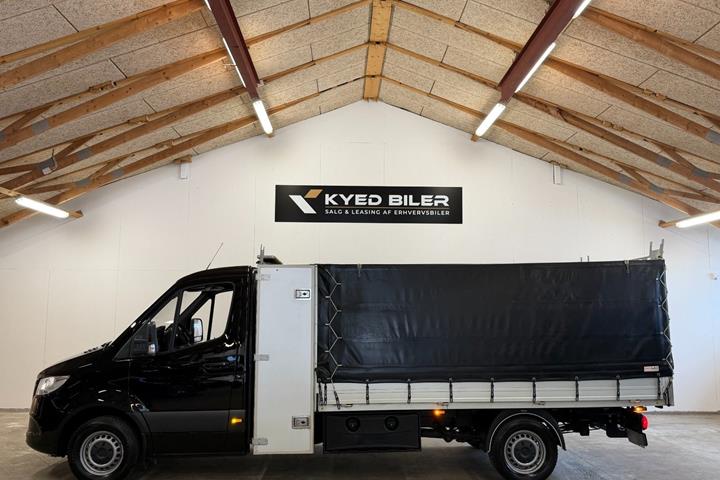 Sort Mercedes Sprinter 319 fra 2020